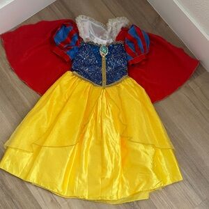 Disney store Snow White Kids Princess Costume age 4